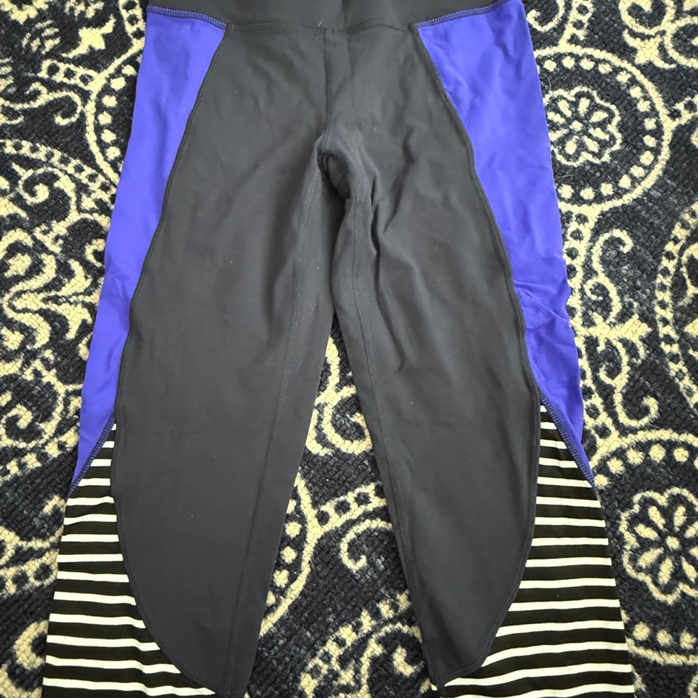 Black and Purple cropped Leggings with Striped Detail